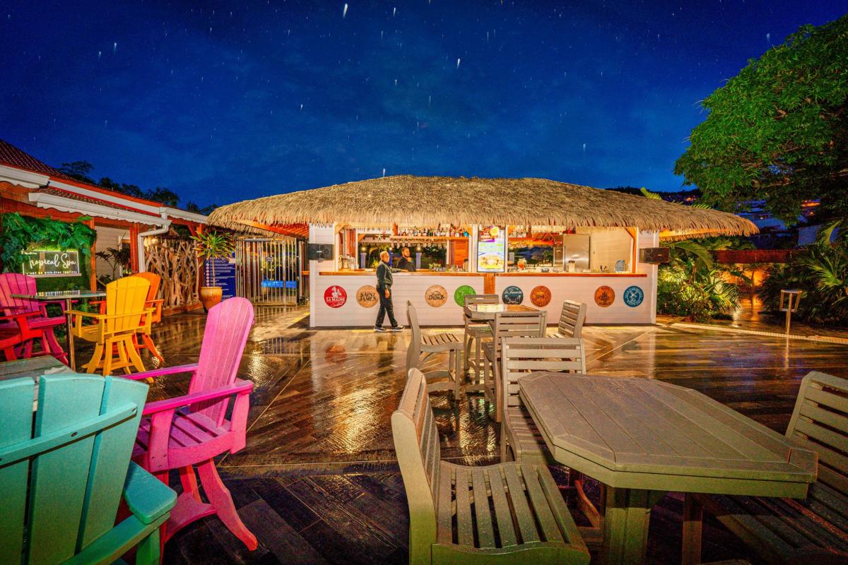 Hotel pied dans l'eau martinique BAMBOU - bar2 